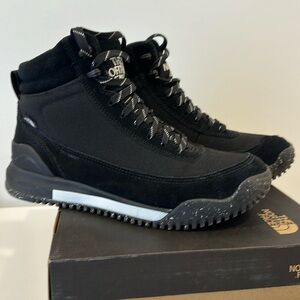 North Face Women’s Back-To-Berkeley IV Textile Waterproof Boots, size 11